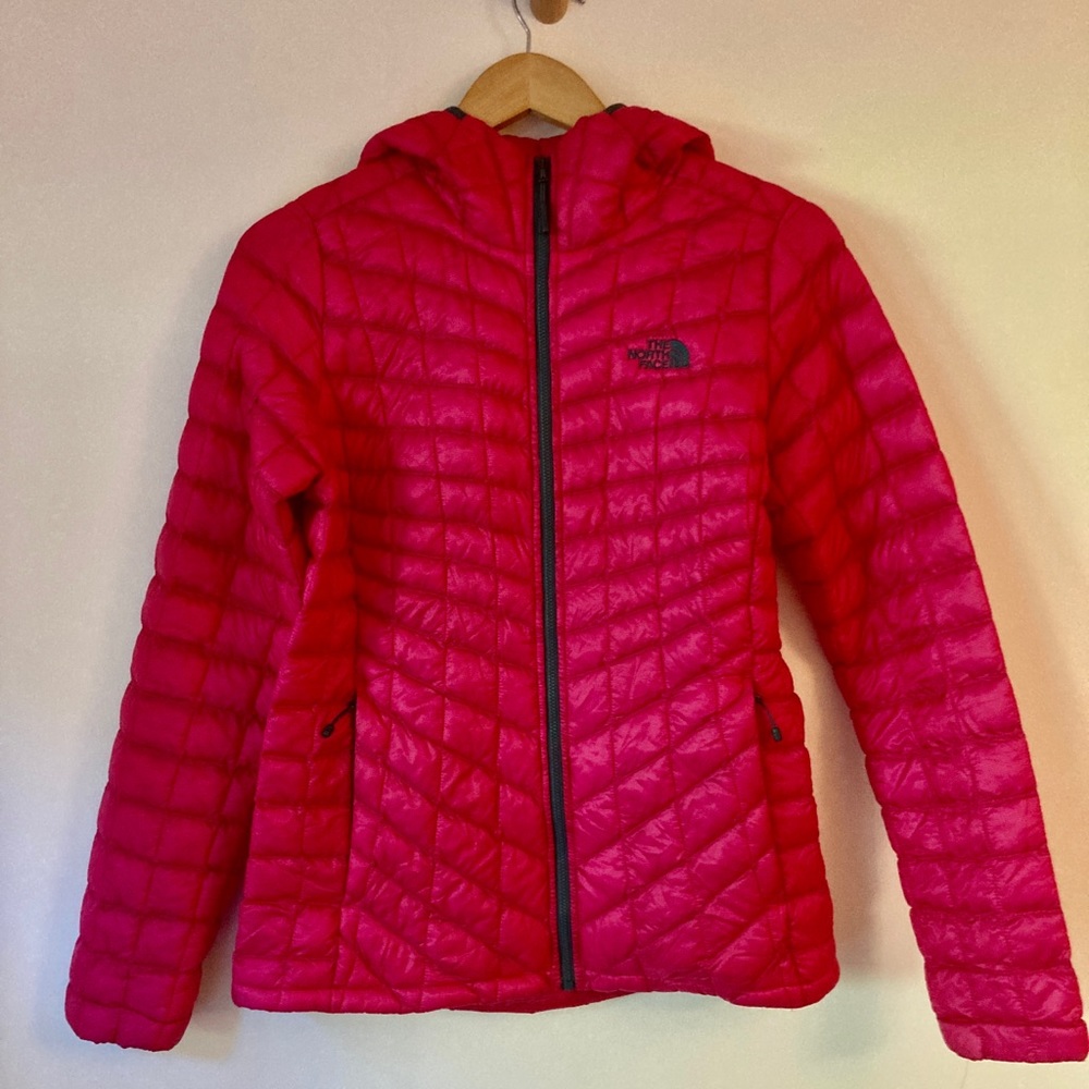 The North Face Thermoball Hoodie “Petticoat pink”
Women’s Medium